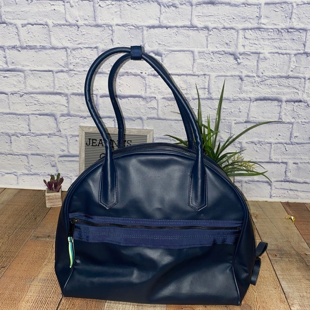 Lululemon Athletica Blue neon green two compartment zip-up duffle bag